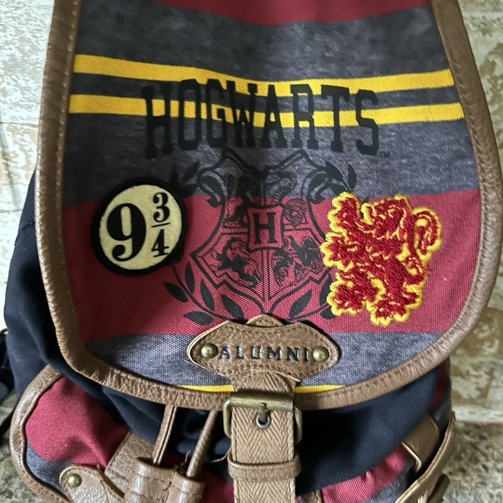 Harry Potter Hogwarts Alumni Backpack Gryffidor Travel School Bag Black Red
